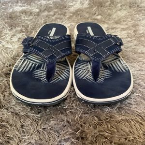 cloudsteppers by clarks brinkley drift flip flop